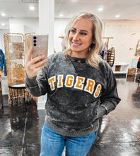 Heathered Black Pocket Crew