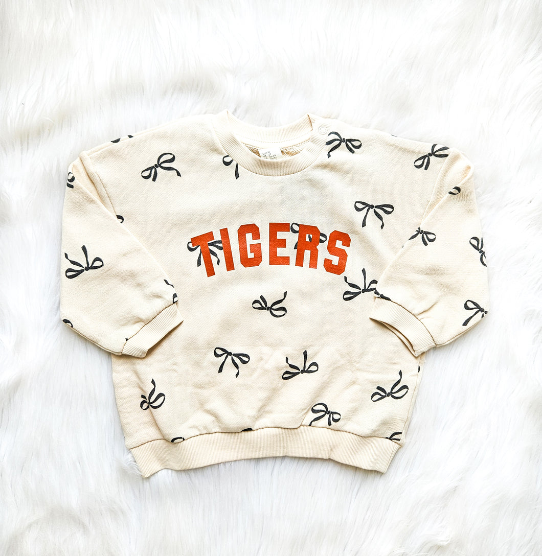 Tigers Bow Crew