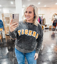 Heathered Black Pocket Crew